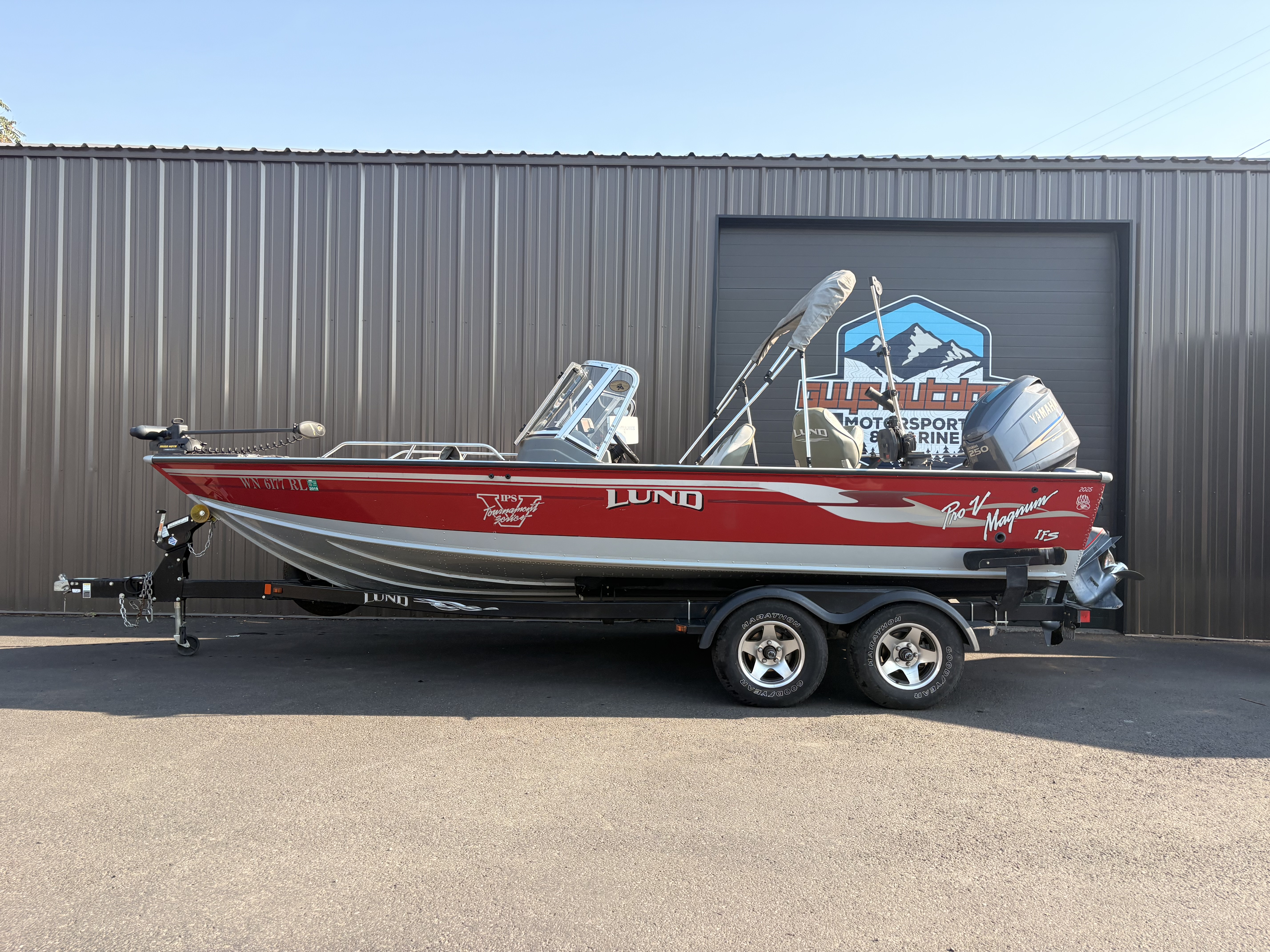 2003 LUND PRO V MAGNUM CONSIGNED