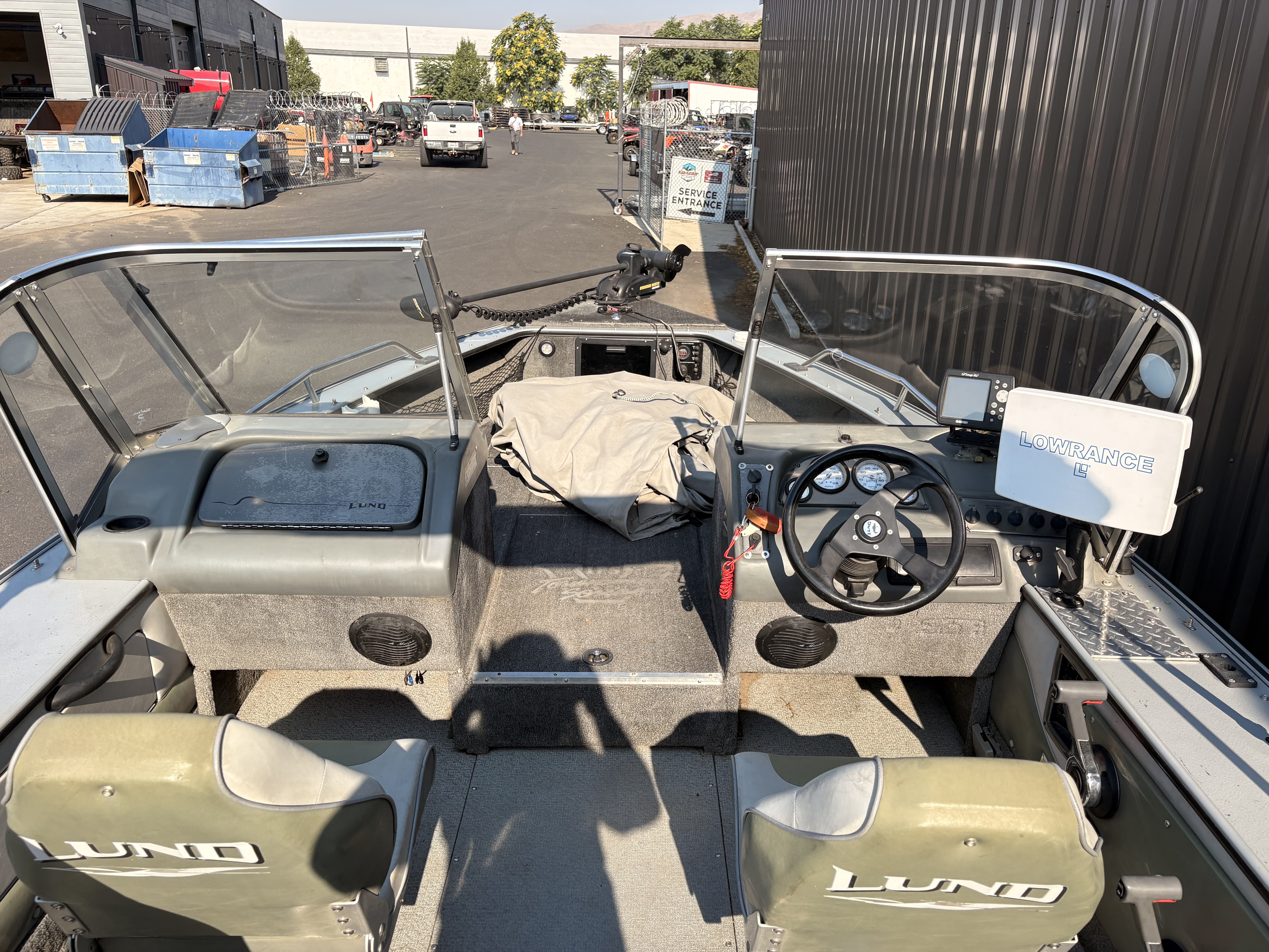 2003 LUND PRO V MAGNUM CONSIGNED