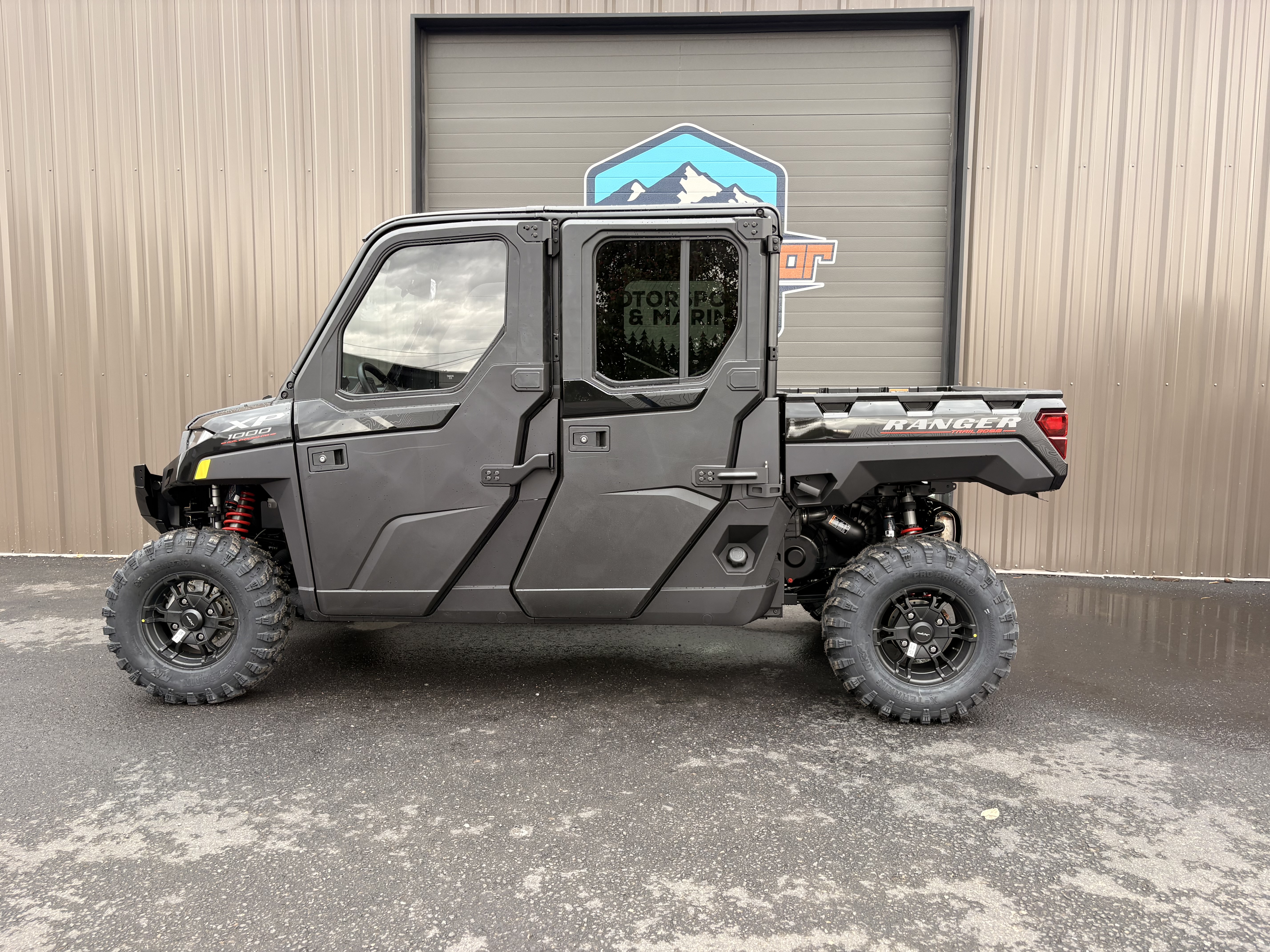 2027 Polaris RANGER CREW XP 1000 Northstar Trail Boss Edition Side x Side